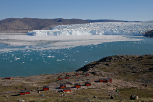 Icebergs in the Midnight Sun 